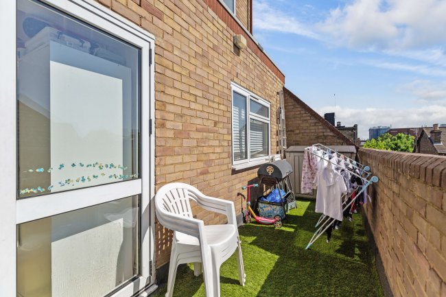 233-235 Kilburn High Road, London, NW6 7JN 15