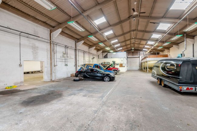 Units 4 & 5 Bulwark Industrial Estate, Chepstow, NP16 5QZ 6