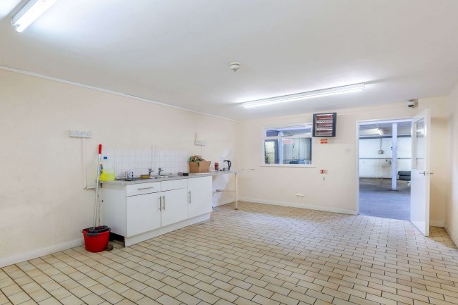 Units 4 & 5 Bulwark Industrial Estate, Chepstow, NP16 5QZ 6