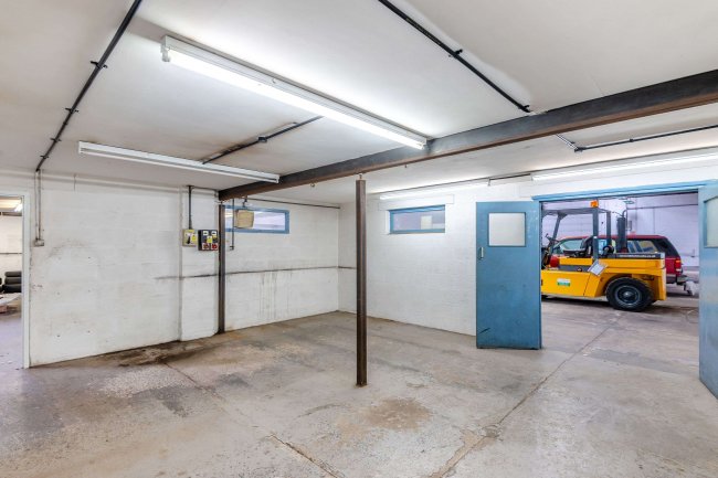 Units 4 & 5 Bulwark Industrial Estate, Chepstow, NP16 5QZ 6