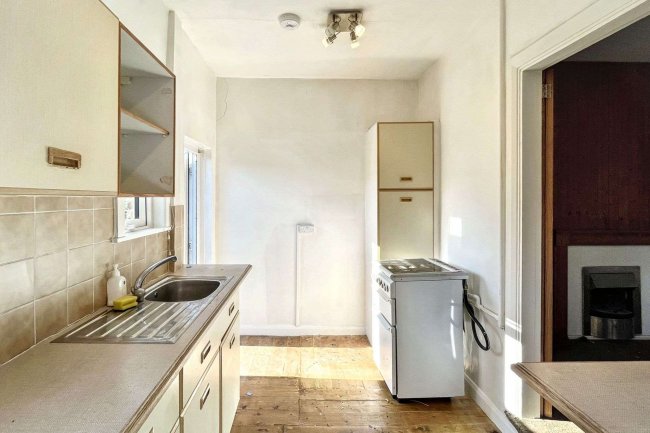 32a Hotham Road, Wimbledon, London SW19 1BS 9