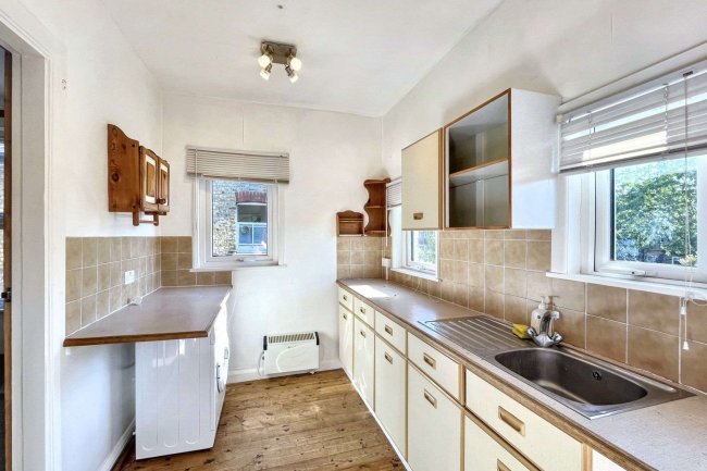 32a Hotham Road, Wimbledon, London SW19 1BS 9