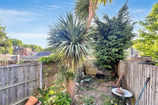 32a Hotham Road, Wimbledon, London SW19 1BS 9