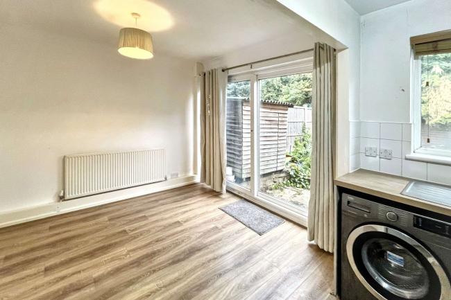 223 Turnpike Link, Croydon, CR0 5NW 5