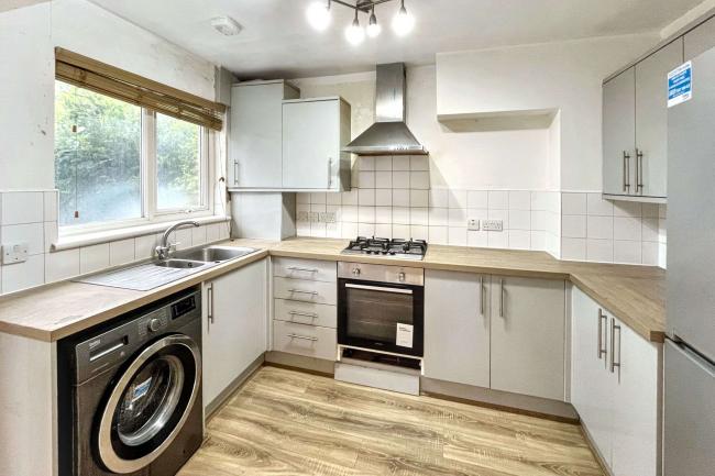 223 Turnpike Link, Croydon, CR0 5NW 5