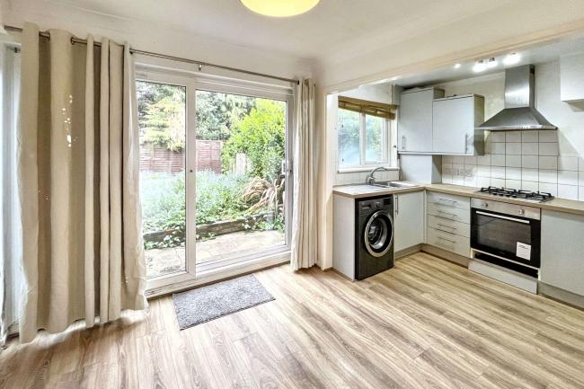 223 Turnpike Link, Croydon, CR0 5NW 5