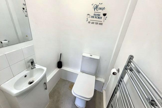 223 Turnpike Link, Croydon, CR0 5NW 5