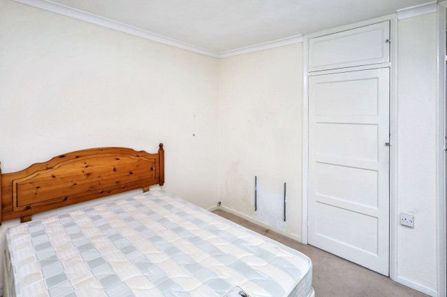 15 Keighley Road, Romford, Essex, RM3 8RB 4