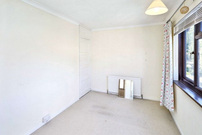 15 Keighley Road, Romford, Essex, RM3 8RB 4