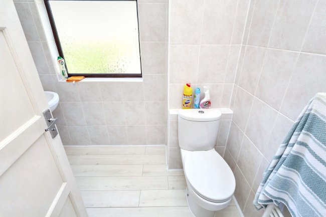 15 Keighley Road, Romford, Essex, RM3 8RB 4