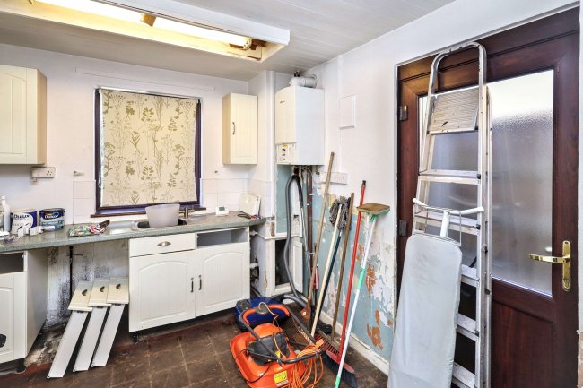 15 Keighley Road, Romford, Essex, RM3 8RB 4