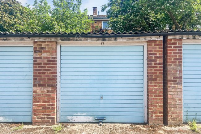 Garage 87 Mariner Gardens, Richmond upon Thames, Richmond, TW10 7UU 4