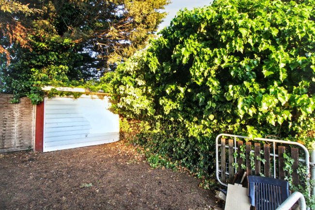 1 Leigh Drive, Romford, Essex, RM3 7YJ 2