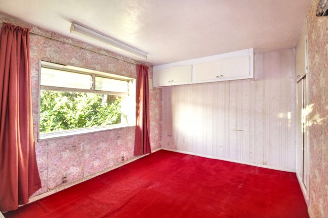 1 Leigh Drive, Romford, Essex, RM3 7YJ 2