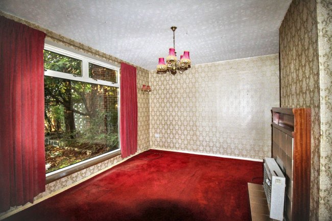 1 Leigh Drive, Romford, Essex, RM3 7YJ 2