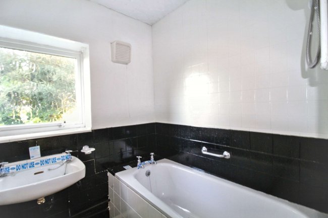 1 Leigh Drive, Romford, Essex, RM3 7YJ 2