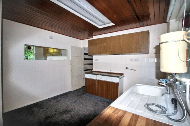 1 Leigh Drive, Romford, Essex, RM3 7YJ 2