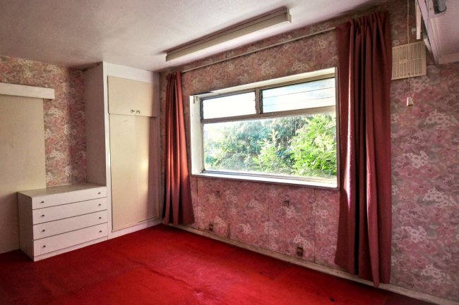 1 Leigh Drive, Romford, Essex, RM3 7YJ 2