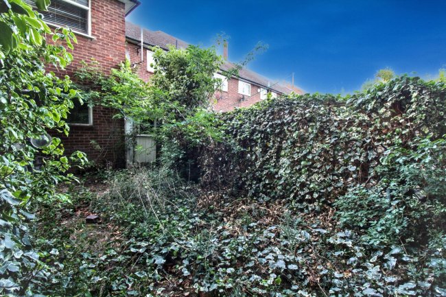 1 Leigh Drive, Romford, Essex, RM3 7YJ 2