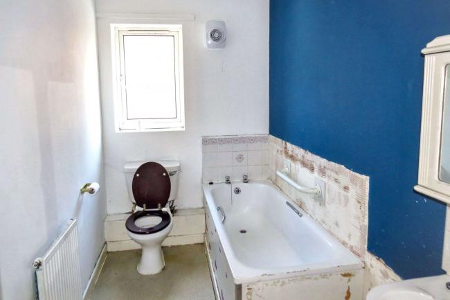 2 Greenbanks, Blackpool, Lancashire, FY2 0NZ 1