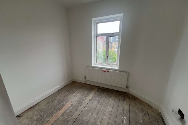 19 Poynter Road, Enfield, EN1 1DN 8