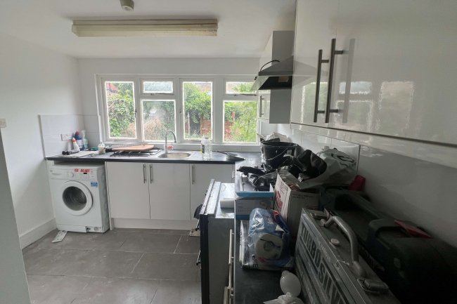 19 Poynter Road, Enfield, EN1 1DN 8