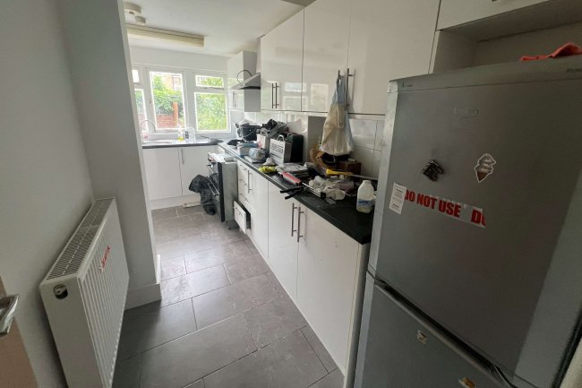 19 Poynter Road, Enfield, EN1 1DN 8