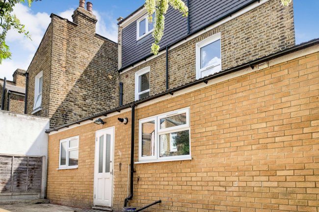 105 Coopers Lane, Leyton, London E10 5DG 8