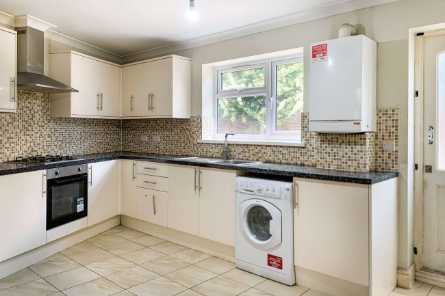 105 Coopers Lane, Leyton, London E10 5DG 8