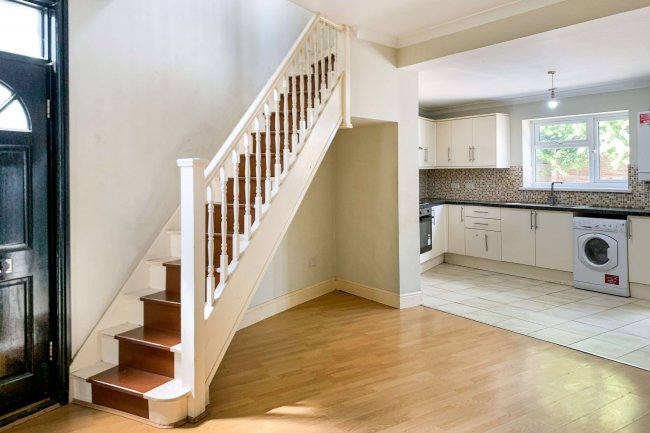 105 Coopers Lane, Leyton, London E10 5DG 8