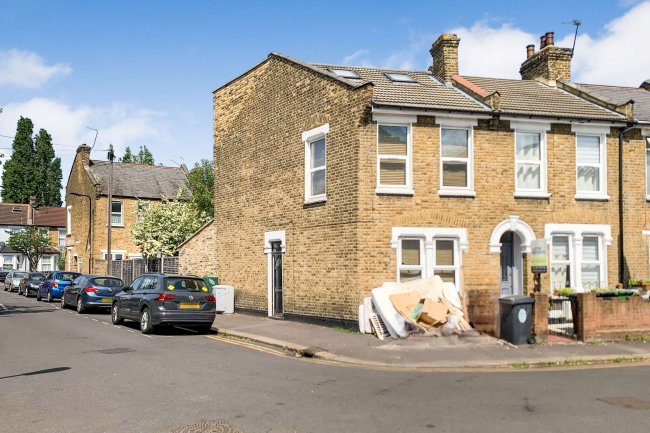 105 Coopers Lane, Leyton, London E10 5DG 8