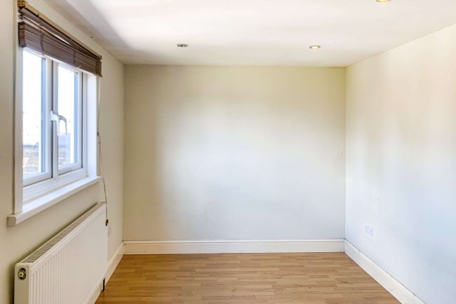 105 Coopers Lane, Leyton, London E10 5DG 8