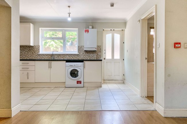 105 Coopers Lane, Leyton, London E10 5DG 8