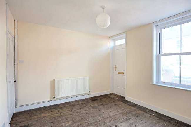 20 Gloucester Place, Littlehampton, West Sussex BN17 7AF 8