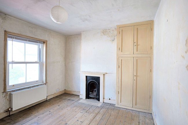 20 Gloucester Place, Littlehampton, West Sussex BN17 7AF 8