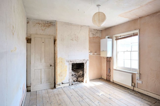 20 Gloucester Place, Littlehampton, West Sussex BN17 7AF 8