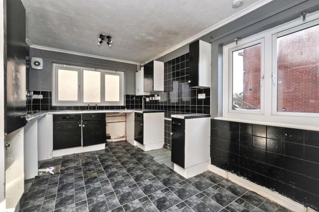 12 Shepway Close, Folkestone, Kent, CT19 5SJ 9