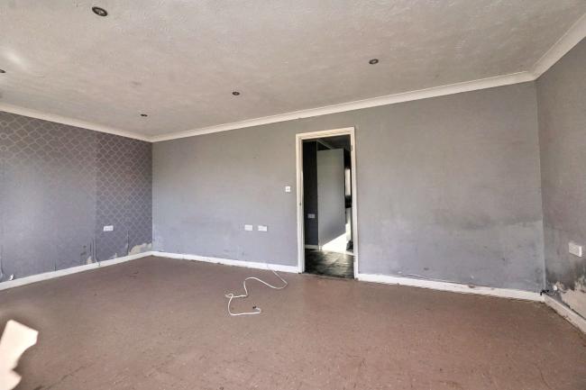 12 Shepway Close, Folkestone, Kent, CT19 5SJ 9