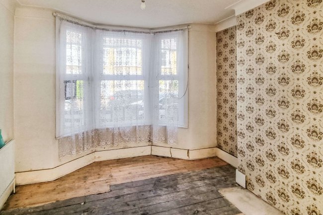 42 Greville Road, Walthamstow, London, E17 9HG 3