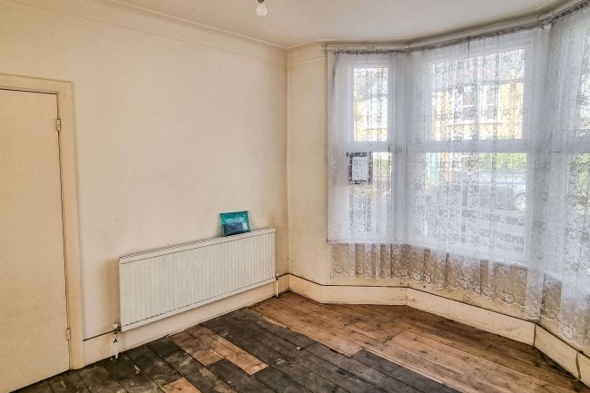 42 Greville Road, Walthamstow, London, E17 9HG 3