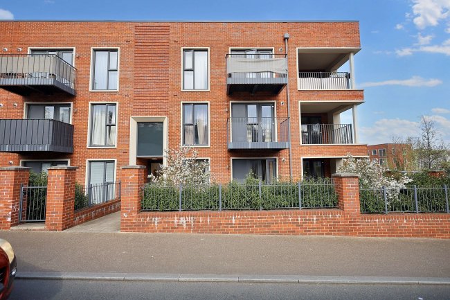 8 Suffield Lodge, Suffield Hill, High Wycombe, Buckinghamshire, HP11 2FR 2