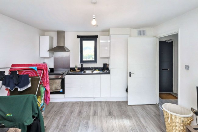 130-148A The Marlowes & Flats 1-8, 11-18, 18a - 18g, The Square, Hemel Hempstead HP1 1ER 2