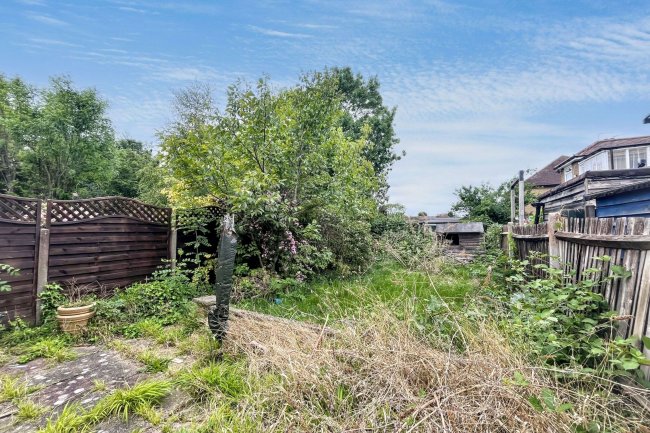 39 Lavender Road, Carshalton, Surrey, SM5 3EF 2