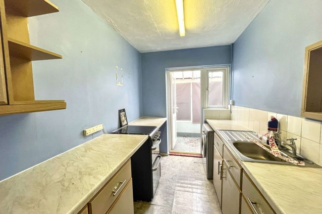 39 Lavender Road, Carshalton, Surrey, SM5 3EF 2