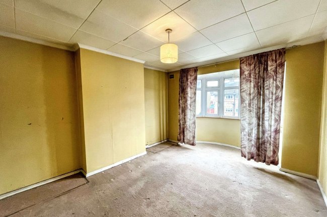 39 Lavender Road, Carshalton, Surrey, SM5 3EF 2