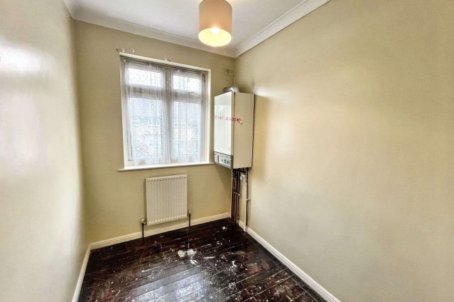 39 Lavender Road, Carshalton, Surrey, SM5 3EF 2