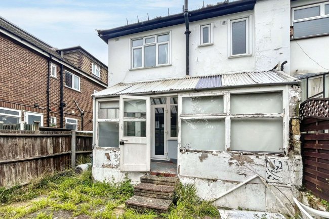 39 Lavender Road, Carshalton, Surrey, SM5 3EF 2