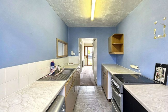 39 Lavender Road, Carshalton, Surrey, SM5 3EF 2