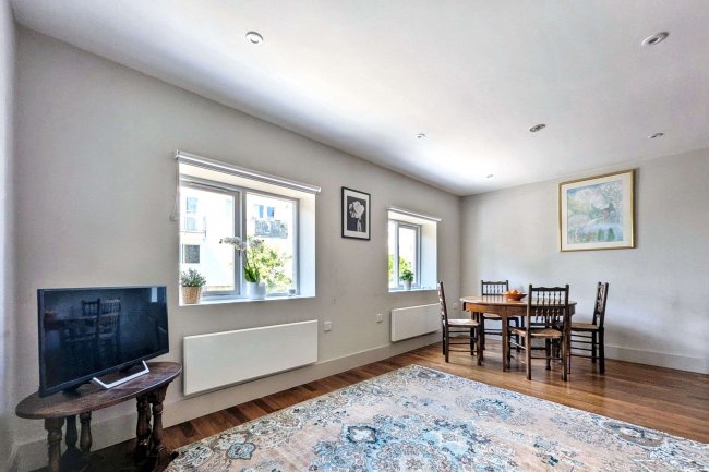 First Floor Flat, 5 Clayland's Place, London, SW8 1NL 8