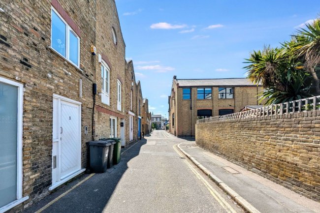 First Floor Flat, 5 Clayland's Place, London, SW8 1NL 8